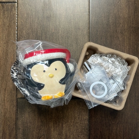Scentsy Baby Tux (Penguin w/Santa Hat) Mini Warmer - Picture 1 of 2